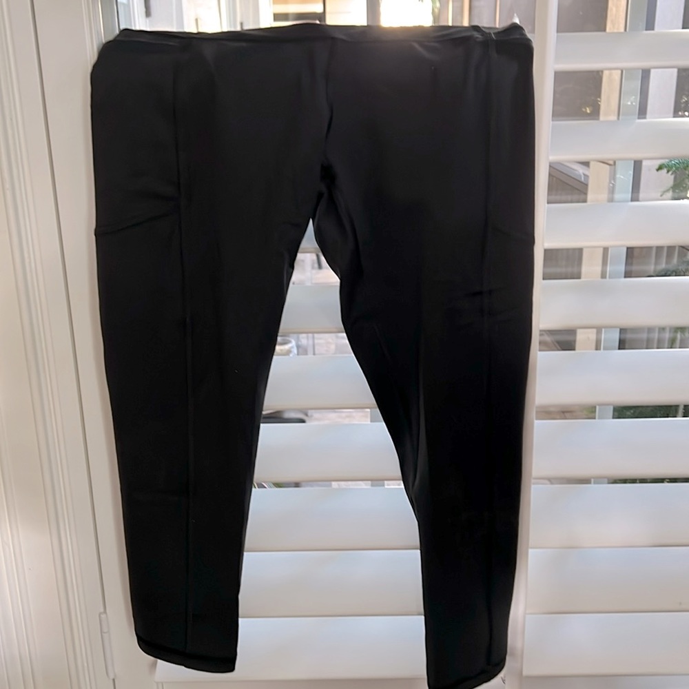 Victoria Secret knockout capri sport pants